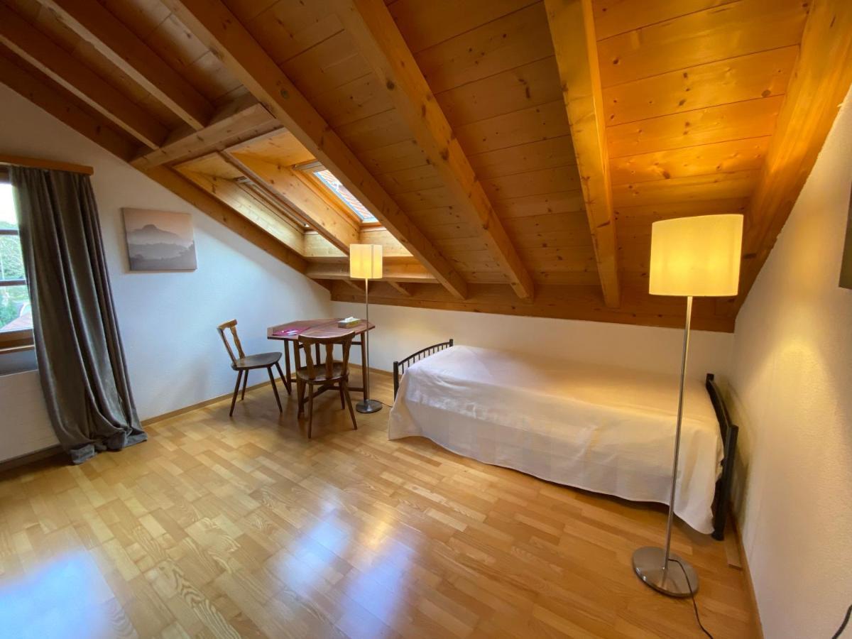 Atelier 67 Bed and Breakfast Obersaxen Exterior foto